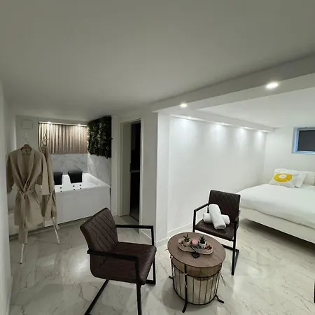 Daire Luxury With Jacuzzi Mondelange