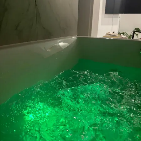 Luxury With Jacuzzi דירה Mondelange