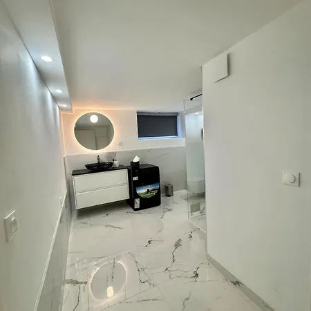 Luxury With Jacuzzi דירה Mondelange