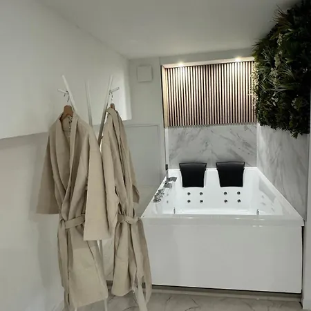 Luxury With Jacuzzi Daire Mondelange