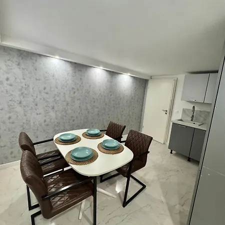 Luxury With Jacuzzi דירה Mondelange