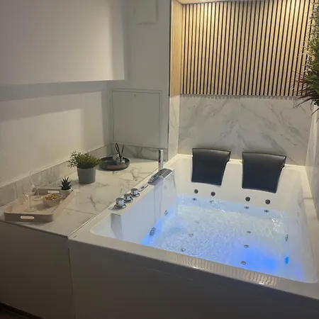 Luxury With Jacuzzi *